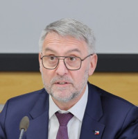 Bezpečnost, stabilita policie i hasičů, digitalizace nebo pobytová agenda. Ministr Metnar představil priority resortu